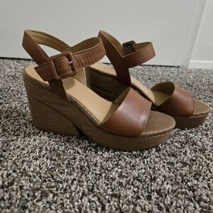 NWOT Crown Vintage Wedge Sandal